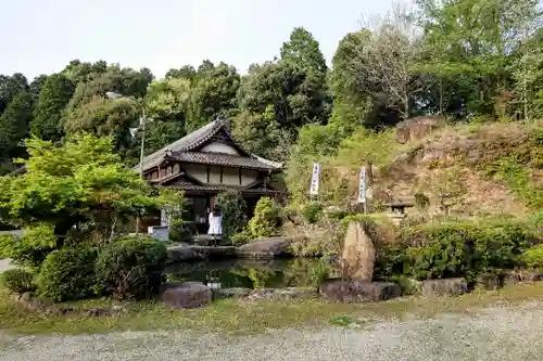 曽野稲荷神社の庭園