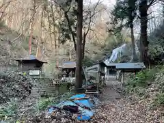 白糸神社の建物その他