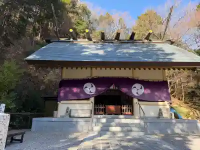 猿田彦三河神社の{uncategorized: "未分類", other: "その他", undefined: "問題あり", building: "その他建物", grave: "お墓", sacred_gate: "鳥居", guardian: "狛犬", statue: "像", buddha: "仏像", history: "歴史", nature: "自然", garden: "庭園", animal: "動物", pagoda: "塔", temizu: "手水舎", mountain_gate: "山門・神門", sanctuary: "本殿・本堂", subordinate: "末社・摂社", art: "芸術", scenery: "景色", jizo: "地蔵", ema: "絵馬", goshuin: "御朱印", omikuji: "おみくじ", items: "授与品その他", amulet: "お守り", goshuincho: "御朱印帳", eats: "食事", festival: "お祭り", votive_dance: "神楽", shichigosan: "七五三参", wedding: "結婚式", experience: "体験その他", initially: "初詣", around: "周辺", anti_infection: "感染症対策"}
