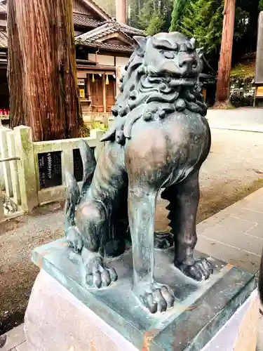 小国両神社の狛犬