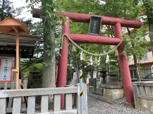 三吉神社の鳥居