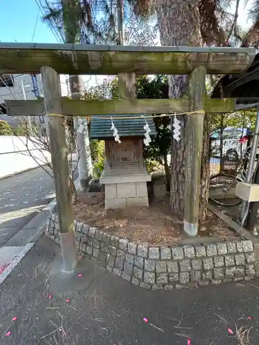 南通町稲荷（仮称）の{uncategorized: "未分類", other: "その他", undefined: "問題あり", building: "その他建物", grave: "お墓", sacred_gate: "鳥居", guardian: "狛犬", statue: "像", buddha: "仏像", history: "歴史", nature: "自然", garden: "庭園", animal: "動物", pagoda: "塔", temizu: "手水舎", mountain_gate: "山門・神門", sanctuary: "本殿・本堂", subordinate: "末社・摂社", art: "芸術", scenery: "景色", jizo: "地蔵", ema: "絵馬", goshuin: "御朱印", omikuji: "おみくじ", items: "授与品その他", amulet: "お守り", goshuincho: "御朱印帳", eats: "食事", festival: "お祭り", votive_dance: "神楽", shichigosan: "七五三参", wedding: "結婚式", experience: "体験その他", initially: "初詣", around: "周辺", anti_infection: "感染症対策"}