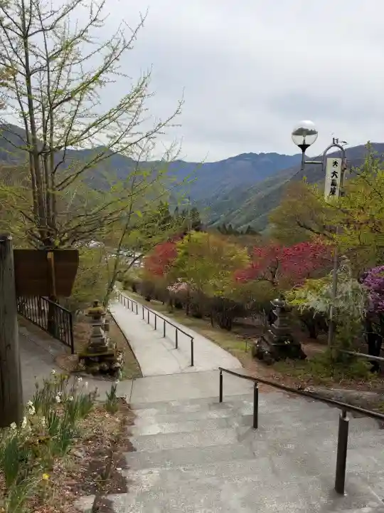 三峯神社の{uncategorized: "未分類", other: "その他", undefined: "問題あり", building: "その他建物", grave: "お墓", sacred_gate: "鳥居", guardian: "狛犬", statue: "像", buddha: "仏像", history: "歴史", nature: "自然", garden: "庭園", animal: "動物", pagoda: "塔", temizu: "手水舎", mountain_gate: "山門・神門", sanctuary: "本殿・本堂", subordinate: "末社・摂社", art: "芸術", scenery: "景色", jizo: "地蔵", ema: "絵馬", goshuin: "御朱印", omikuji: "おみくじ", items: "授与品その他", amulet: "お守り", goshuincho: "御朱印帳", eats: "食事", festival: "お祭り", votive_dance: "神楽", shichigosan: "七五三参", wedding: "結婚式", experience: "体験その他", initially: "初詣", around: "周辺", anti_infection: "感染症対策"}