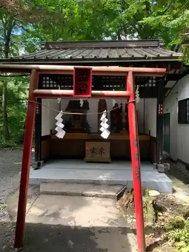 新屋山神社の鳥居