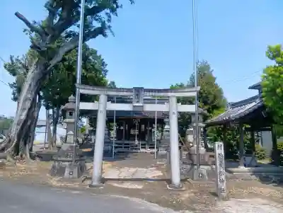 貴船神社の{uncategorized: "未分類", other: "その他", undefined: "問題あり", building: "その他建物", grave: "お墓", sacred_gate: "鳥居", guardian: "狛犬", statue: "像", buddha: "仏像", history: "歴史", nature: "自然", garden: "庭園", animal: "動物", pagoda: "塔", temizu: "手水舎", mountain_gate: "山門・神門", sanctuary: "本殿・本堂", subordinate: "末社・摂社", art: "芸術", scenery: "景色", jizo: "地蔵", ema: "絵馬", goshuin: "御朱印", omikuji: "おみくじ", items: "授与品その他", amulet: "お守り", goshuincho: "御朱印帳", eats: "食事", festival: "お祭り", votive_dance: "神楽", shichigosan: "七五三参", wedding: "結婚式", experience: "体験その他", initially: "初詣", around: "周辺", anti_infection: "感染症対策"}