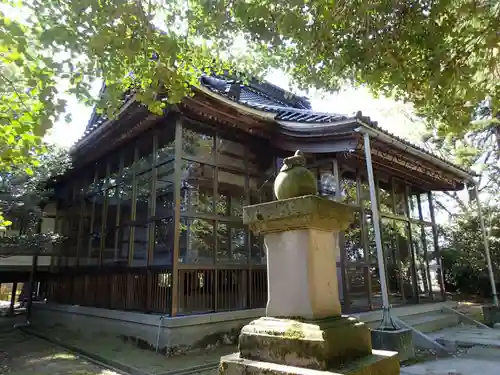 楢本神社の本殿