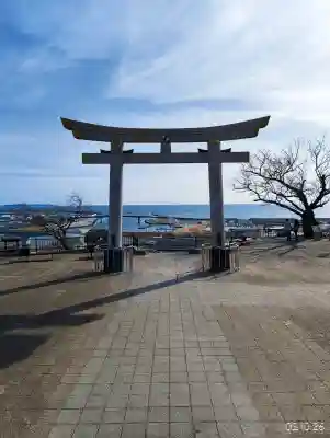 鹿島御児神社の{uncategorized: "未分類", other: "その他", undefined: "問題あり", building: "その他建物", grave: "お墓", sacred_gate: "鳥居", guardian: "狛犬", statue: "像", buddha: "仏像", history: "歴史", nature: "自然", garden: "庭園", animal: "動物", pagoda: "塔", temizu: "手水舎", mountain_gate: "山門・神門", sanctuary: "本殿・本堂", subordinate: "末社・摂社", art: "芸術", scenery: "景色", jizo: "地蔵", ema: "絵馬", goshuin: "御朱印", omikuji: "おみくじ", items: "授与品その他", amulet: "お守り", goshuincho: "御朱印帳", eats: "食事", festival: "お祭り", votive_dance: "神楽", shichigosan: "七五三参", wedding: "結婚式", experience: "体験その他", initially: "初詣", around: "周辺", anti_infection: "感染症対策"}