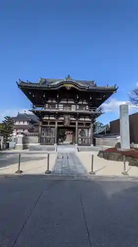 味鏡山 護國院の山門