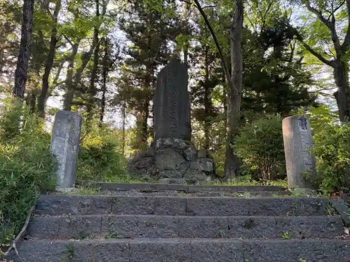 小室浅間神社の{uncategorized: "未分類", other: "その他", undefined: "問題あり", building: "その他建物", grave: "お墓", sacred_gate: "鳥居", guardian: "狛犬", statue: "像", buddha: "仏像", history: "歴史", nature: "自然", garden: "庭園", animal: "動物", pagoda: "塔", temizu: "手水舎", mountain_gate: "山門・神門", sanctuary: "本殿・本堂", subordinate: "末社・摂社", art: "芸術", scenery: "景色", jizo: "地蔵", ema: "絵馬", goshuin: "御朱印", omikuji: "おみくじ", items: "授与品その他", amulet: "お守り", goshuincho: "御朱印帳", eats: "食事", festival: "お祭り", votive_dance: "神楽", shichigosan: "七五三参", wedding: "結婚式", experience: "体験その他", initially: "初詣", around: "周辺", anti_infection: "感染症対策"}