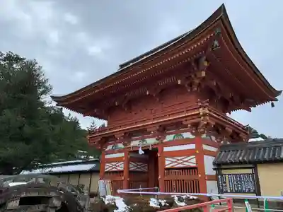 美濃國一宮　南宮大社の山門・神門
