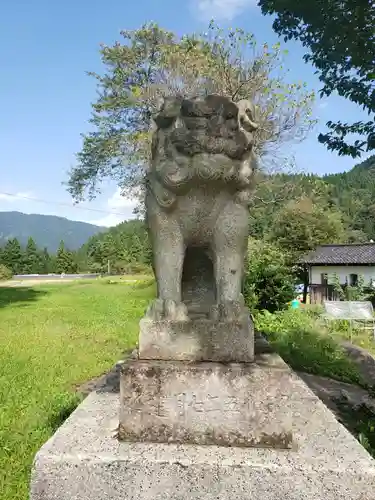 神明社の狛犬