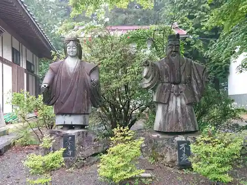 冨士御室浅間神社の像