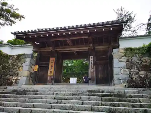 三千院門跡の山門・神門