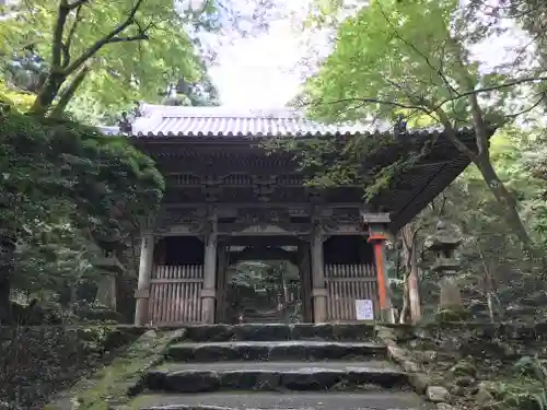 西山興隆寺の山門