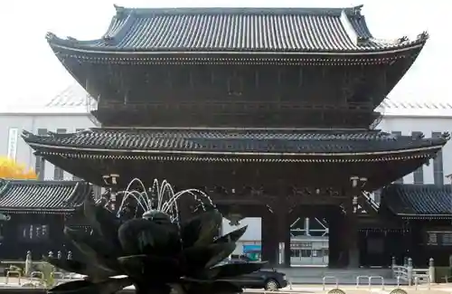 東本願寺（真宗本廟）の山門