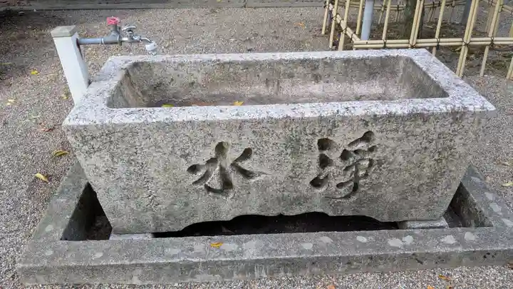 高岡市護国神社の手水舎
