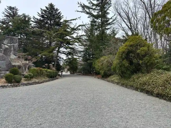 長野縣護國神社の{uncategorized: "未分類", other: "その他", undefined: "問題あり", building: "その他建物", grave: "お墓", sacred_gate: "鳥居", guardian: "狛犬", statue: "像", buddha: "仏像", history: "歴史", nature: "自然", garden: "庭園", animal: "動物", pagoda: "塔", temizu: "手水舎", mountain_gate: "山門・神門", sanctuary: "本殿・本堂", subordinate: "末社・摂社", art: "芸術", scenery: "景色", jizo: "地蔵", ema: "絵馬", goshuin: "御朱印", omikuji: "おみくじ", items: "授与品その他", amulet: "お守り", goshuincho: "御朱印帳", eats: "食事", festival: "お祭り", votive_dance: "神楽", shichigosan: "七五三参", wedding: "結婚式", experience: "体験その他", initially: "初詣", around: "周辺", anti_infection: "感染症対策"}