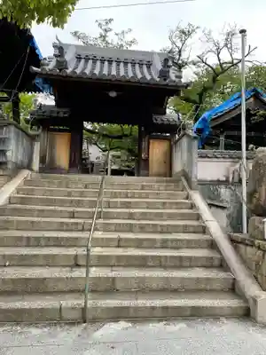 聖天山正圓寺の山門・神門