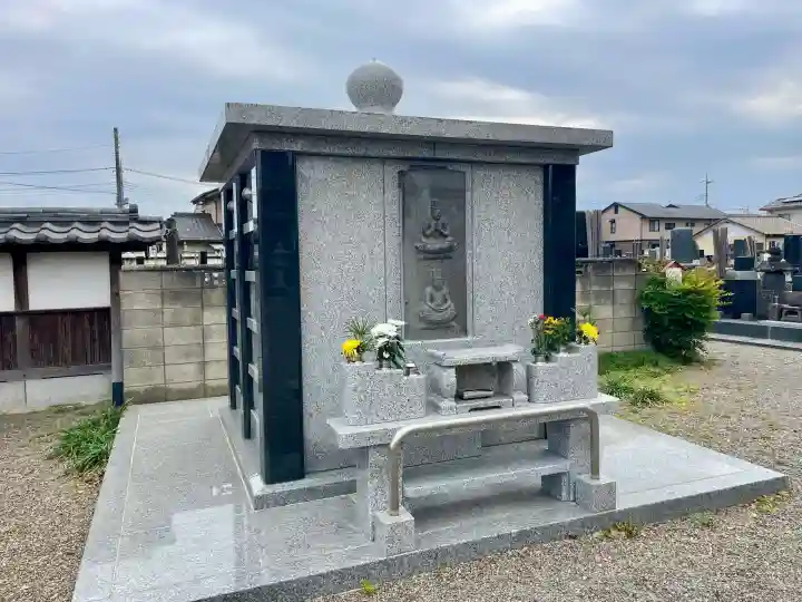 養報寺の{uncategorized: "未分類", other: "その他", undefined: "問題あり", building: "その他建物", grave: "お墓", sacred_gate: "鳥居", guardian: "狛犬", statue: "像", buddha: "仏像", history: "歴史", nature: "自然", garden: "庭園", animal: "動物", pagoda: "塔", temizu: "手水舎", mountain_gate: "山門・神門", sanctuary: "本殿・本堂", subordinate: "末社・摂社", art: "芸術", scenery: "景色", jizo: "地蔵", ema: "絵馬", goshuin: "御朱印", omikuji: "おみくじ", items: "授与品その他", amulet: "お守り", goshuincho: "御朱印帳", eats: "食事", festival: "お祭り", votive_dance: "神楽", shichigosan: "七五三参", wedding: "結婚式", experience: "体験その他", initially: "初詣", around: "周辺", anti_infection: "感染症対策"}