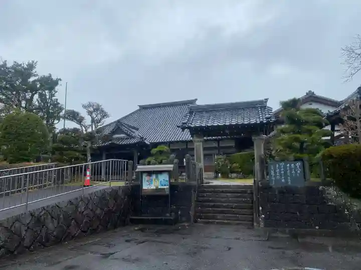 光明寺の{uncategorized: "未分類", other: "その他", undefined: "問題あり", building: "その他建物", grave: "お墓", sacred_gate: "鳥居", guardian: "狛犬", statue: "像", buddha: "仏像", history: "歴史", nature: "自然", garden: "庭園", animal: "動物", pagoda: "塔", temizu: "手水舎", mountain_gate: "山門・神門", sanctuary: "本殿・本堂", subordinate: "末社・摂社", art: "芸術", scenery: "景色", jizo: "地蔵", ema: "絵馬", goshuin: "御朱印", omikuji: "おみくじ", items: "授与品その他", amulet: "お守り", goshuincho: "御朱印帳", eats: "食事", festival: "お祭り", votive_dance: "神楽", shichigosan: "七五三参", wedding: "結婚式", experience: "体験その他", initially: "初詣", around: "周辺", anti_infection: "感染症対策"}