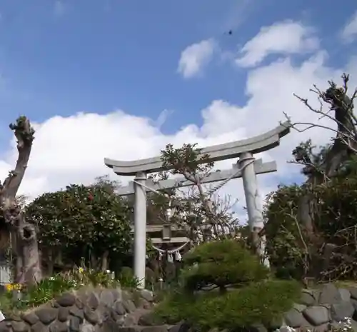 横浜御嶽神社の鳥居