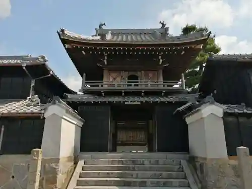 普門寺の山門