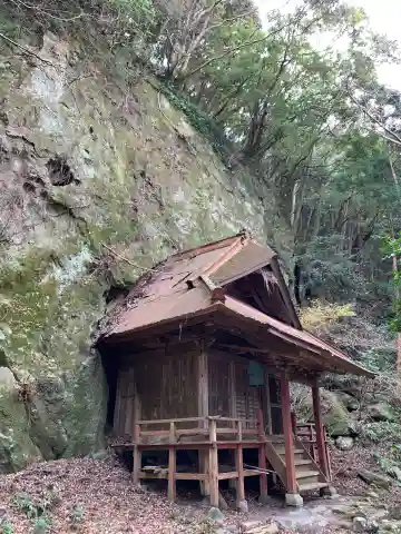 立岩観音堂の本殿・本堂