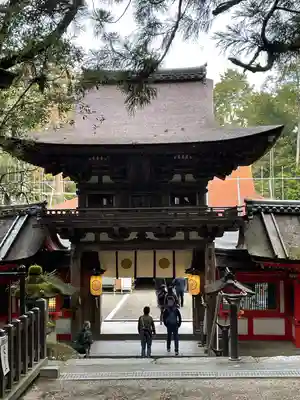 石上神宮の山門・神門