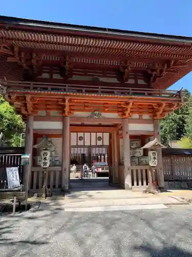 日吉大社の山門