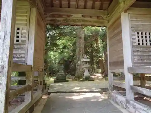 板井神社の山門