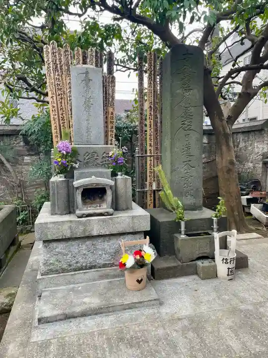 信行寺の{uncategorized: "未分類", other: "その他", undefined: "問題あり", building: "その他建物", grave: "お墓", sacred_gate: "鳥居", guardian: "狛犬", statue: "像", buddha: "仏像", history: "歴史", nature: "自然", garden: "庭園", animal: "動物", pagoda: "塔", temizu: "手水舎", mountain_gate: "山門・神門", sanctuary: "本殿・本堂", subordinate: "末社・摂社", art: "芸術", scenery: "景色", jizo: "地蔵", ema: "絵馬", goshuin: "御朱印", omikuji: "おみくじ", items: "授与品その他", amulet: "お守り", goshuincho: "御朱印帳", eats: "食事", festival: "お祭り", votive_dance: "神楽", shichigosan: "七五三参", wedding: "結婚式", experience: "体験その他", initially: "初詣", around: "周辺", anti_infection: "感染症対策"}