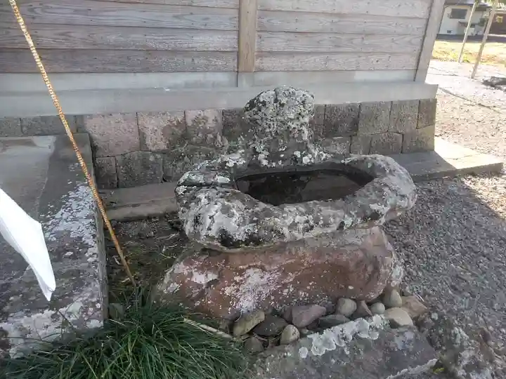 猫石貴船神社の手水舎