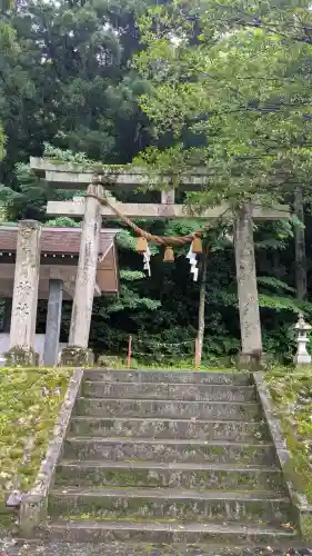宇奈月神社の{uncategorized: "未分類", other: "その他", undefined: "問題あり", building: "その他建物", grave: "お墓", sacred_gate: "鳥居", guardian: "狛犬", statue: "像", buddha: "仏像", history: "歴史", nature: "自然", garden: "庭園", animal: "動物", pagoda: "塔", temizu: "手水舎", mountain_gate: "山門・神門", sanctuary: "本殿・本堂", subordinate: "末社・摂社", art: "芸術", scenery: "景色", jizo: "地蔵", ema: "絵馬", goshuin: "御朱印", omikuji: "おみくじ", items: "授与品その他", amulet: "お守り", goshuincho: "御朱印帳", eats: "食事", festival: "お祭り", votive_dance: "神楽", shichigosan: "七五三参", wedding: "結婚式", experience: "体験その他", initially: "初詣", around: "周辺", anti_infection: "感染症対策"}