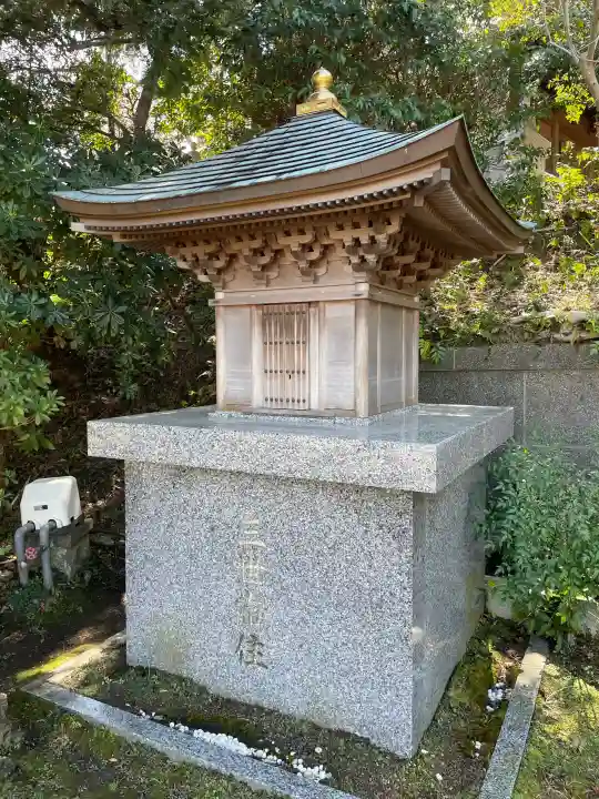 長勝寺の{uncategorized: "未分類", other: "その他", undefined: "問題あり", building: "その他建物", grave: "お墓", sacred_gate: "鳥居", guardian: "狛犬", statue: "像", buddha: "仏像", history: "歴史", nature: "自然", garden: "庭園", animal: "動物", pagoda: "塔", temizu: "手水舎", mountain_gate: "山門・神門", sanctuary: "本殿・本堂", subordinate: "末社・摂社", art: "芸術", scenery: "景色", jizo: "地蔵", ema: "絵馬", goshuin: "御朱印", omikuji: "おみくじ", items: "授与品その他", amulet: "お守り", goshuincho: "御朱印帳", eats: "食事", festival: "お祭り", votive_dance: "神楽", shichigosan: "七五三参", wedding: "結婚式", experience: "体験その他", initially: "初詣", around: "周辺", anti_infection: "感染症対策"}