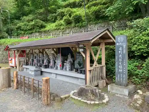 南部神社の像