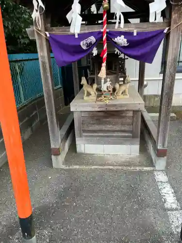 稲荷神社の{uncategorized: "未分類", other: "その他", undefined: "問題あり", building: "その他建物", grave: "お墓", sacred_gate: "鳥居", guardian: "狛犬", statue: "像", buddha: "仏像", history: "歴史", nature: "自然", garden: "庭園", animal: "動物", pagoda: "塔", temizu: "手水舎", mountain_gate: "山門・神門", sanctuary: "本殿・本堂", subordinate: "末社・摂社", art: "芸術", scenery: "景色", jizo: "地蔵", ema: "絵馬", goshuin: "御朱印", omikuji: "おみくじ", items: "授与品その他", amulet: "お守り", goshuincho: "御朱印帳", eats: "食事", festival: "お祭り", votive_dance: "神楽", shichigosan: "七五三参", wedding: "結婚式", experience: "体験その他", initially: "初詣", around: "周辺", anti_infection: "感染症対策"}