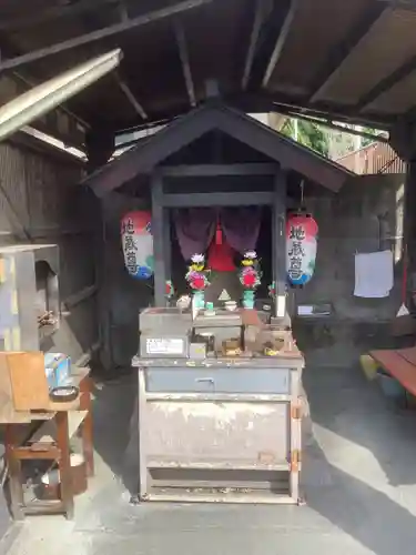 宮西地蔵尊（延命地蔵・ぽっくり地蔵）の本殿・本堂