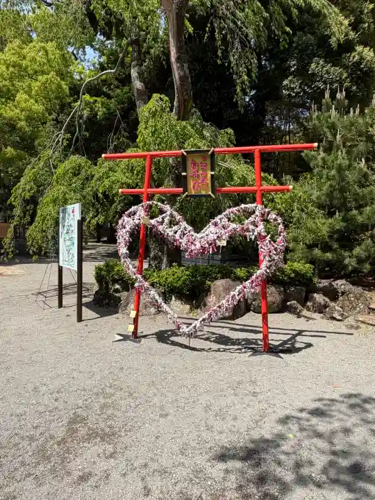 伊豆山神社の{uncategorized: "未分類", other: "その他", undefined: "問題あり", building: "その他建物", grave: "お墓", sacred_gate: "鳥居", guardian: "狛犬", statue: "像", buddha: "仏像", history: "歴史", nature: "自然", garden: "庭園", animal: "動物", pagoda: "塔", temizu: "手水舎", mountain_gate: "山門・神門", sanctuary: "本殿・本堂", subordinate: "末社・摂社", art: "芸術", scenery: "景色", jizo: "地蔵", ema: "絵馬", goshuin: "御朱印", omikuji: "おみくじ", items: "授与品その他", amulet: "お守り", goshuincho: "御朱印帳", eats: "食事", festival: "お祭り", votive_dance: "神楽", shichigosan: "七五三参", wedding: "結婚式", experience: "体験その他", initially: "初詣", around: "周辺", anti_infection: "感染症対策"}