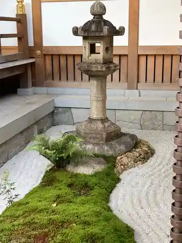 建功寺の庭園