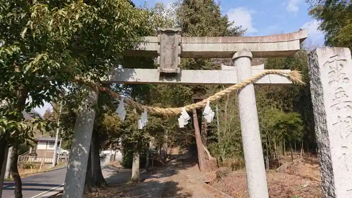 露垂根神社の鳥居