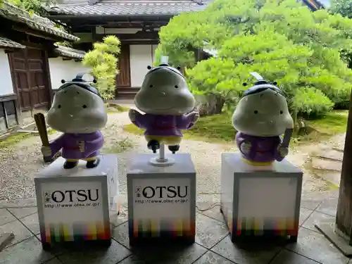 宝性院（石山寺寺務所）の像