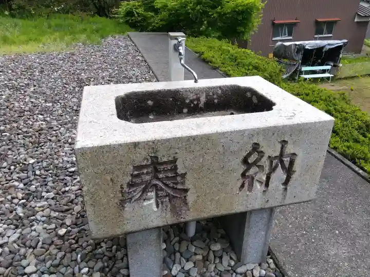 王劔神社の{uncategorized: "未分類", other: "その他", undefined: "問題あり", building: "その他建物", grave: "お墓", sacred_gate: "鳥居", guardian: "狛犬", statue: "像", buddha: "仏像", history: "歴史", nature: "自然", garden: "庭園", animal: "動物", pagoda: "塔", temizu: "手水舎", mountain_gate: "山門・神門", sanctuary: "本殿・本堂", subordinate: "末社・摂社", art: "芸術", scenery: "景色", jizo: "地蔵", ema: "絵馬", goshuin: "御朱印", omikuji: "おみくじ", items: "授与品その他", amulet: "お守り", goshuincho: "御朱印帳", eats: "食事", festival: "お祭り", votive_dance: "神楽", shichigosan: "七五三参", wedding: "結婚式", experience: "体験その他", initially: "初詣", around: "周辺", anti_infection: "感染症対策"}