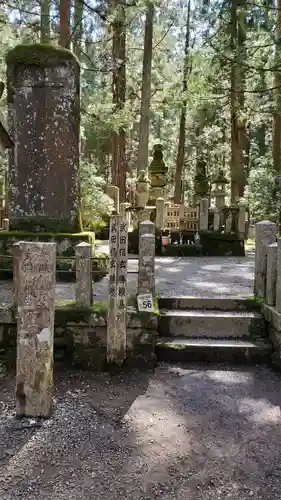 高野山金剛峯寺奥の院(和歌山県)