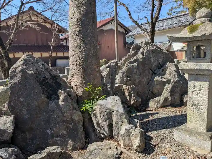 長岡神社の{uncategorized: "未分類", other: "その他", undefined: "問題あり", building: "その他建物", grave: "お墓", sacred_gate: "鳥居", guardian: "狛犬", statue: "像", buddha: "仏像", history: "歴史", nature: "自然", garden: "庭園", animal: "動物", pagoda: "塔", temizu: "手水舎", mountain_gate: "山門・神門", sanctuary: "本殿・本堂", subordinate: "末社・摂社", art: "芸術", scenery: "景色", jizo: "地蔵", ema: "絵馬", goshuin: "御朱印", omikuji: "おみくじ", items: "授与品その他", amulet: "お守り", goshuincho: "御朱印帳", eats: "食事", festival: "お祭り", votive_dance: "神楽", shichigosan: "七五三参", wedding: "結婚式", experience: "体験その他", initially: "初詣", around: "周辺", anti_infection: "感染症対策"}