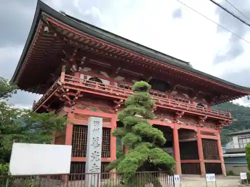 甲斐善光寺の山門