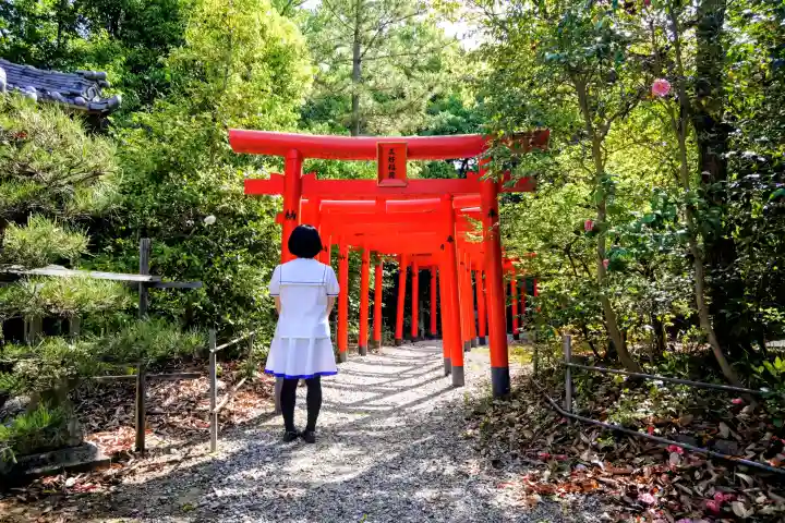 満福寺(三好稲荷閣)の{uncategorized: "未分類", other: "その他", undefined: "問題あり", building: "その他建物", grave: "お墓", sacred_gate: "鳥居", guardian: "狛犬", statue: "像", buddha: "仏像", history: "歴史", nature: "自然", garden: "庭園", animal: "動物", pagoda: "塔", temizu: "手水舎", mountain_gate: "山門・神門", sanctuary: "本殿・本堂", subordinate: "末社・摂社", art: "芸術", scenery: "景色", jizo: "地蔵", ema: "絵馬", goshuin: "御朱印", omikuji: "おみくじ", items: "授与品その他", amulet: "お守り", goshuincho: "御朱印帳", eats: "食事", festival: "お祭り", votive_dance: "神楽", shichigosan: "七五三参", wedding: "結婚式", experience: "体験その他", initially: "初詣", around: "周辺", anti_infection: "感染症対策"}