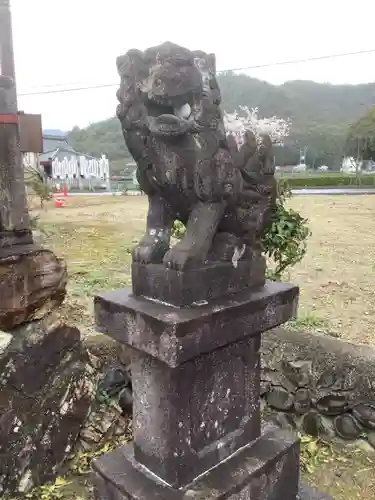 神明神社の狛犬