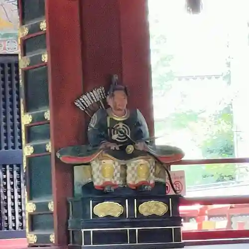浅草神社の像