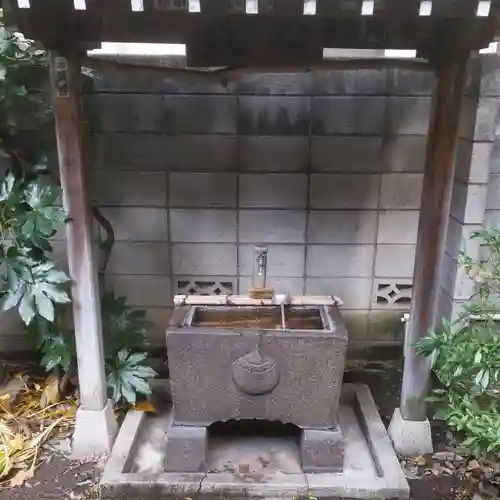 榛稲荷神社の手水舎