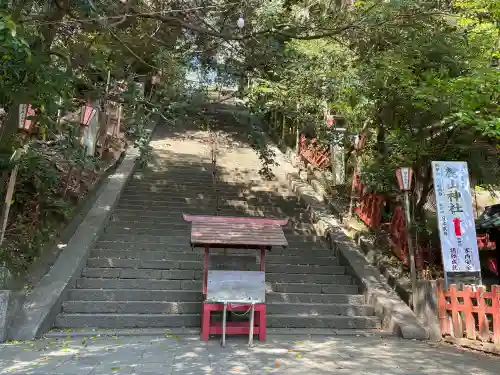 麓山神社の{uncategorized: "未分類", other: "その他", undefined: "問題あり", building: "その他建物", grave: "お墓", sacred_gate: "鳥居", guardian: "狛犬", statue: "像", buddha: "仏像", history: "歴史", nature: "自然", garden: "庭園", animal: "動物", pagoda: "塔", temizu: "手水舎", mountain_gate: "山門・神門", sanctuary: "本殿・本堂", subordinate: "末社・摂社", art: "芸術", scenery: "景色", jizo: "地蔵", ema: "絵馬", goshuin: "御朱印", omikuji: "おみくじ", items: "授与品その他", amulet: "お守り", goshuincho: "御朱印帳", eats: "食事", festival: "お祭り", votive_dance: "神楽", shichigosan: "七五三参", wedding: "結婚式", experience: "体験その他", initially: "初詣", around: "周辺", anti_infection: "感染症対策"}